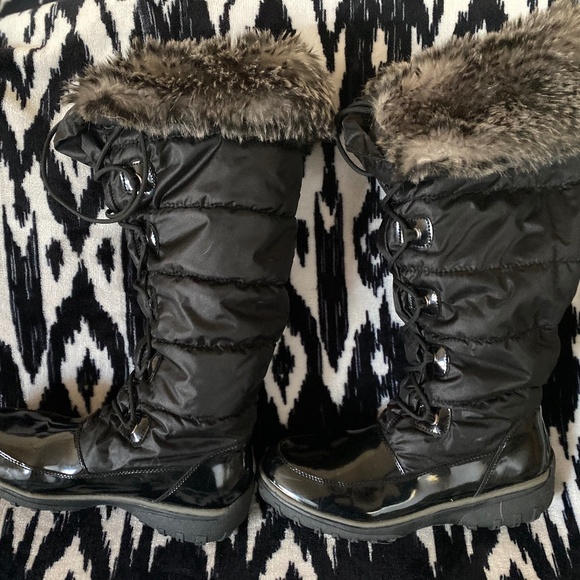 Cougar Black Lace Up Boots with Fur Trim - Picture 3 of 7